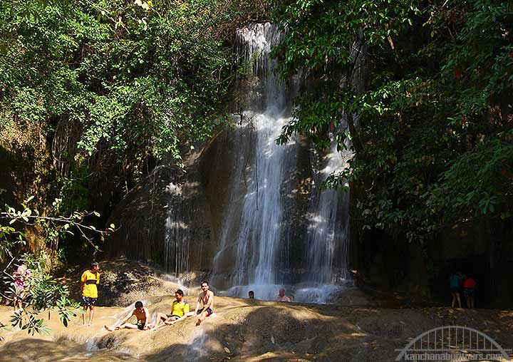 Sai Yok Noi Waterfall day trips from kanchanaburi Bangkok to Kanchanaburi tour, experience trips of Kanchanaburi tour one day tour from Bangkok to river kwai day trip booking reservation